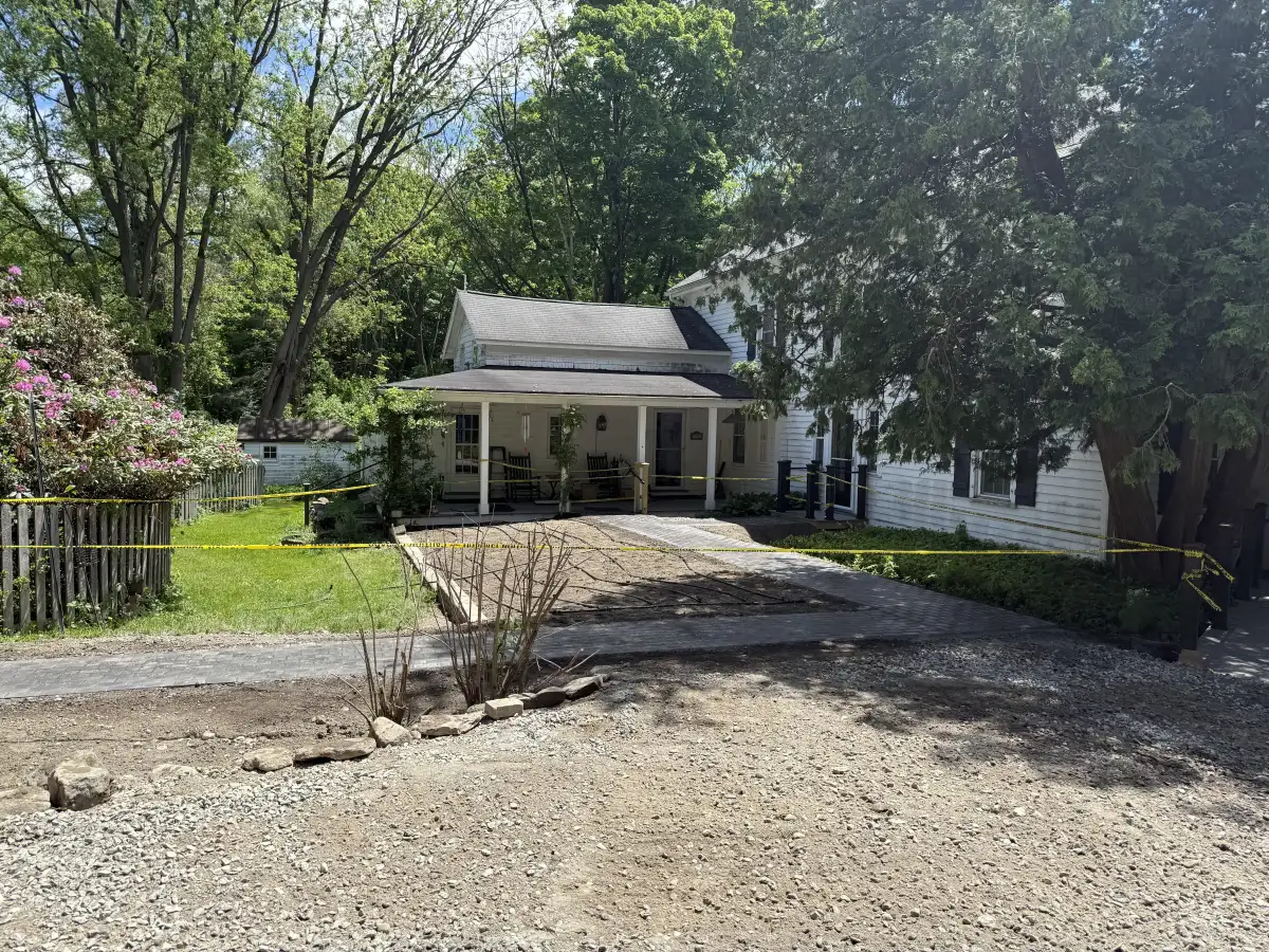 Gravel driveway installation
